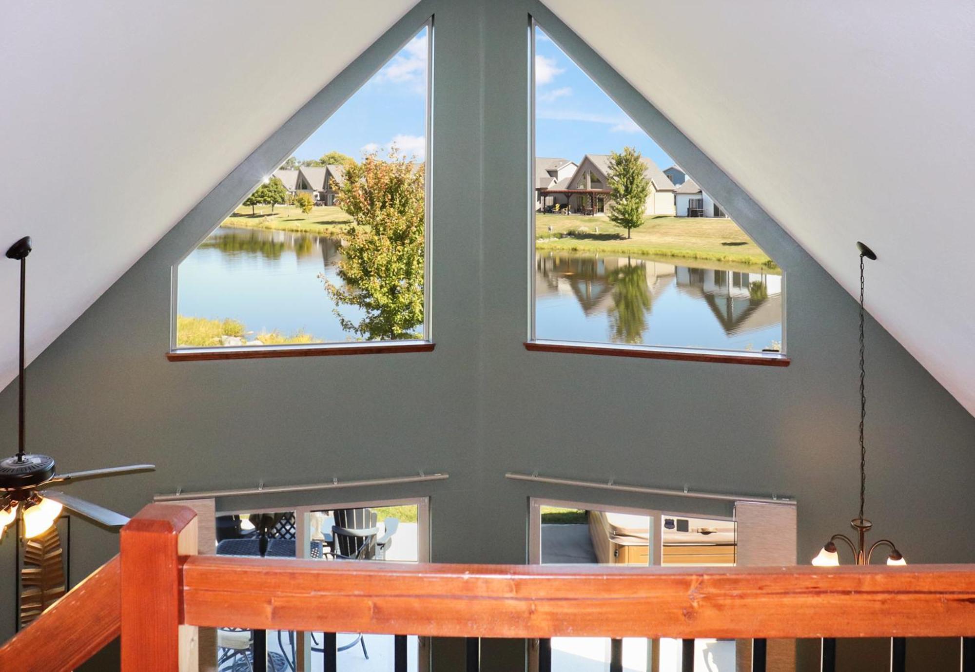 Boho Bungalow On The Pond W/ Hot Tub Arnolds Park Eksteriør billede
